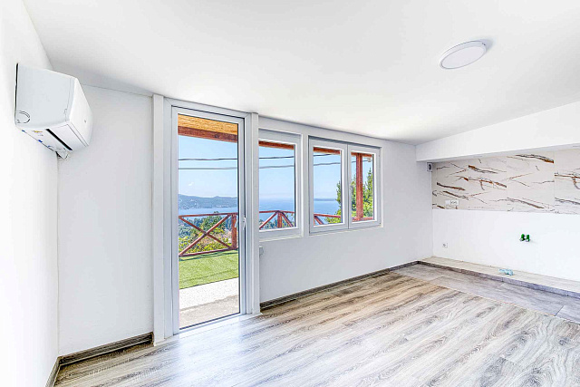 Two-unit home with stunning views of the Adriatic Sea — photo 5