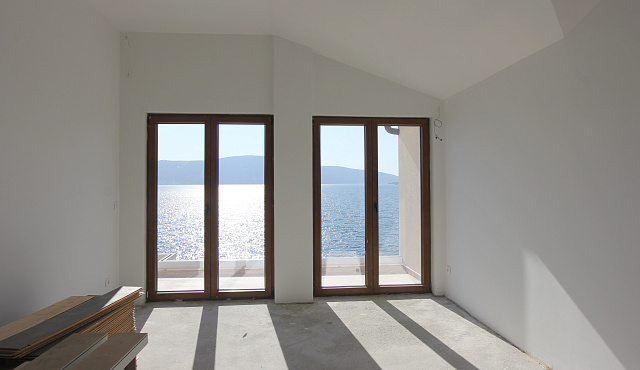 Luxury apartments on the first line of the sea in Opatovo — photo 5
