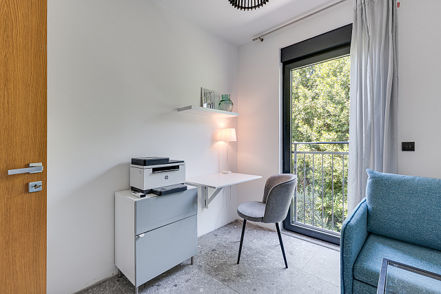Modern three-bedroom apartment in the centre of Tivat with sea views — photo 34