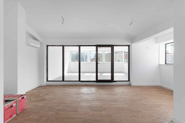 Spacious one bedroom apartment with lots of natural light in Budva city center — photo 4