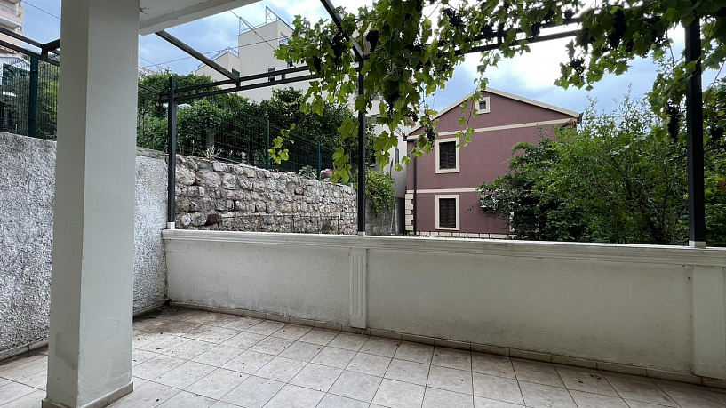 Studio near the sea in Petrovac with a large terrace