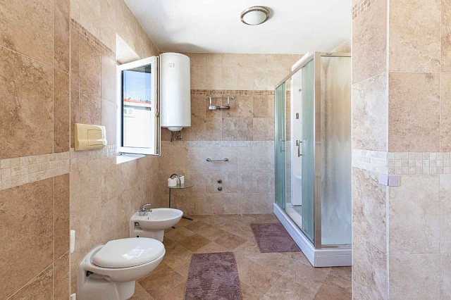 Spacious duplex apartment with sea view in Sveti Stefan — photo 27