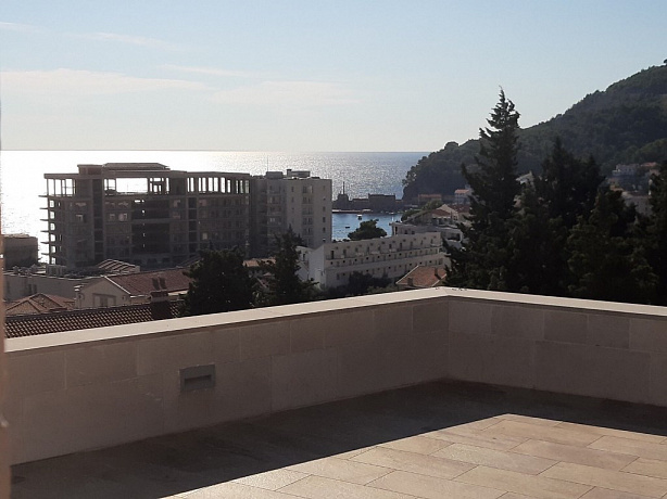 Penthouse in Petrovac with a sea view