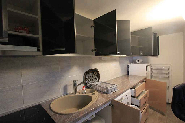 Apartment with a studio inside and a courtyard — photo 14