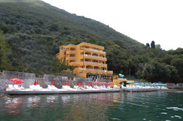 Hotel on the front line in Stoliv — photo 9