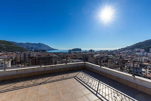 Apartment with an unforgettable sea view in Budva — photo 8