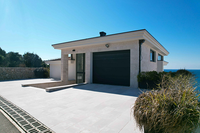 Exclusive Seafront Villa — photo 32