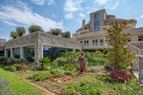 World-Class Coastal Villa – Adriatic Elegance & Privacy