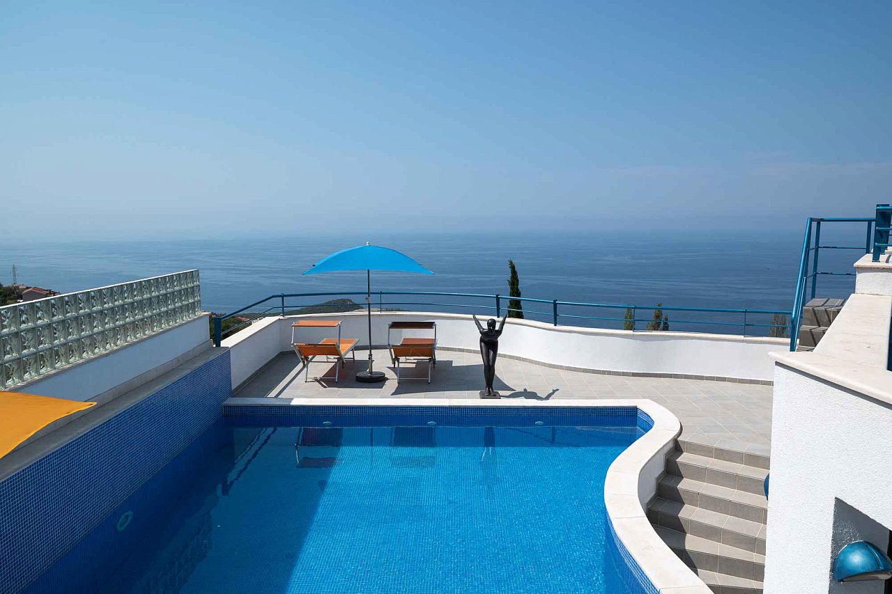 Luxury Investment Villa in Blizikuće – 3 Apartments, Pool & 120 m² Roof Terraces