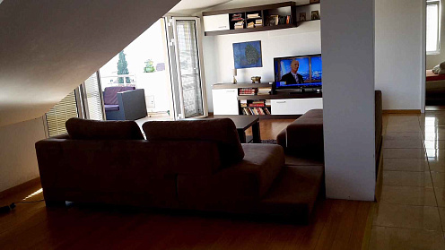 An airy penthouse in Djenovici — photo 3