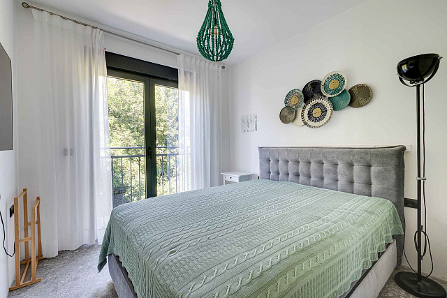 Modern three-bedroom apartment in the centre of Tivat with sea views — photo 30