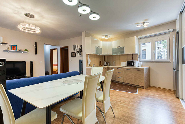 Apartment with 2 bedrooms in Bečići — photo 7