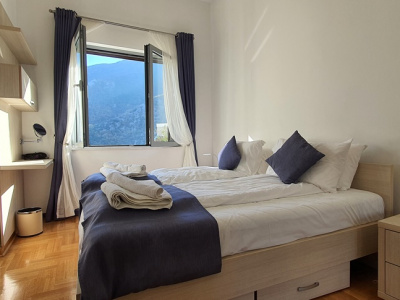 Two bedroom apartment in Morinj