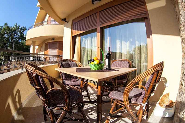 House / apart hotel in Sutomore 