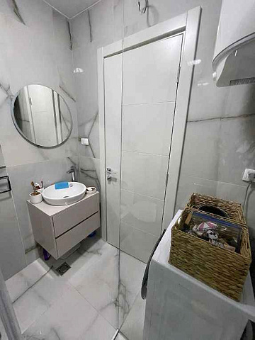 One bedroom apartment in a newly built complex in Bečići with a swimming pool on the roof — photo 10