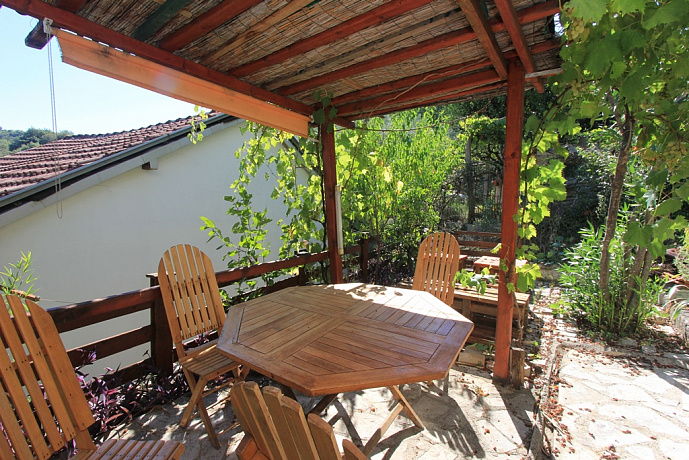 Two-storey house in Kamenari