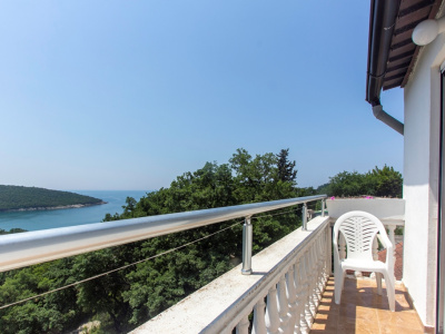 Three-storey house with sea view in Kruce