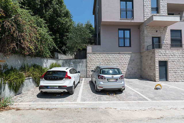 Modern three-bedroom apartment in the centre of Tivat with sea views — photo 5