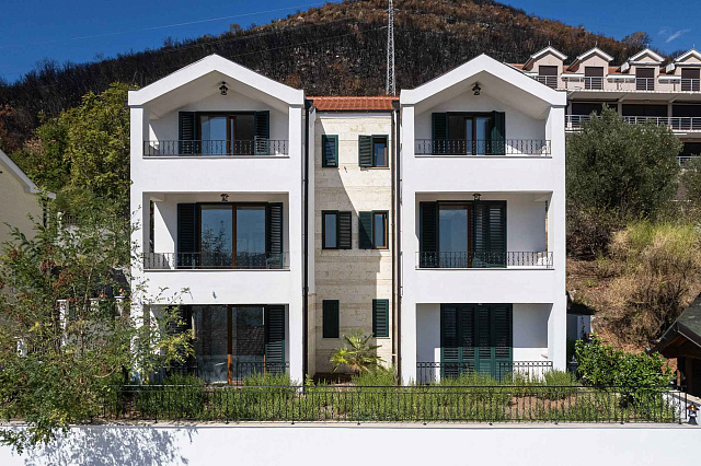 Spacious and bright apartments with panoramic sea views — photo 33