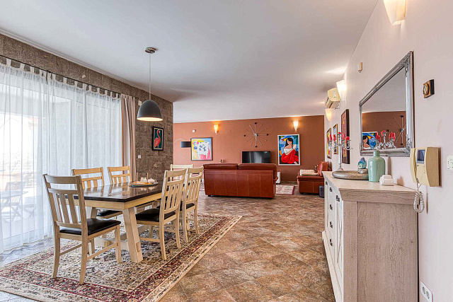 Sea view villa in Becici — photo 9