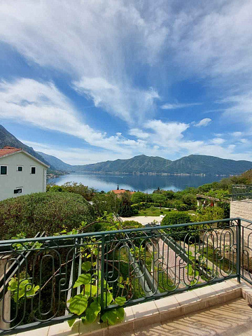 For sale apartment in Orahovac with a panoramic sea view