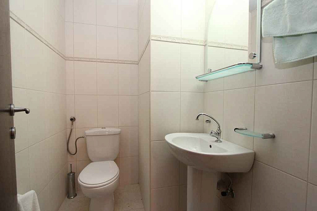 Spacious apartment 50 meters from the sea — photo 13