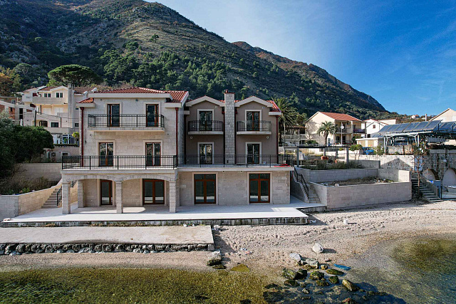 A luxurious three-story villa on the first sea line in  Kotor — photo 68