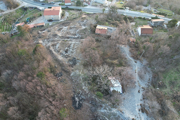 Land for sale for the construction of residential buildings overlooking the sea.