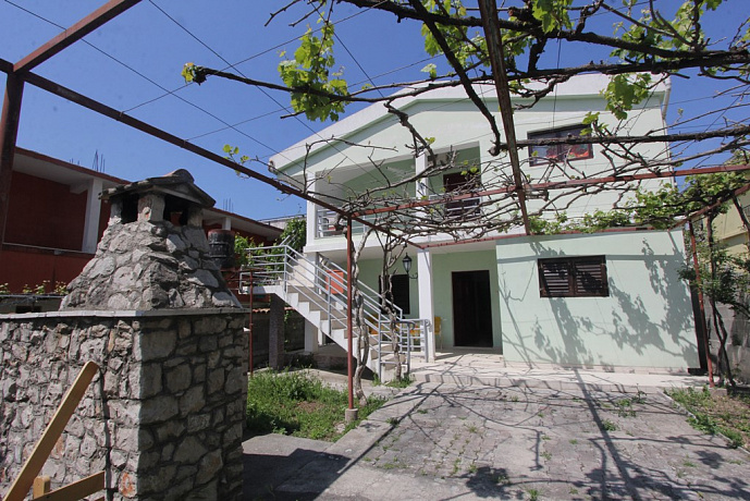 Two-storey house in Sutomore area