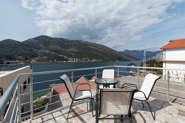 Villa with panoramic sea views in Tivat — photo 7