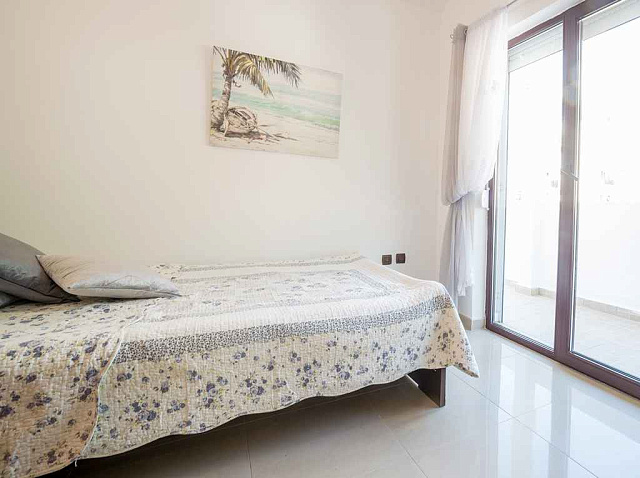 Apartment with three bedrooms and sea views in Budva — photo 8