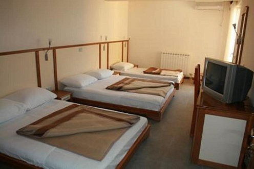 Hotel on the front line in Stoliv