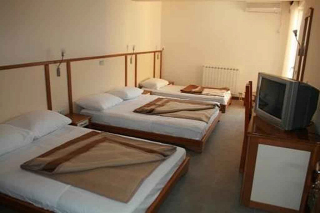 Hotel on the front line in Stoliv
