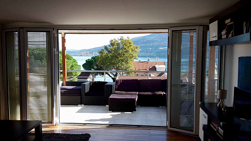 An airy penthouse in Djenovici — photo 2