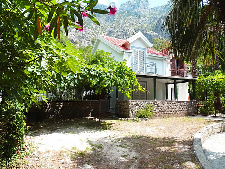 A furnished townhouse in Orahovac