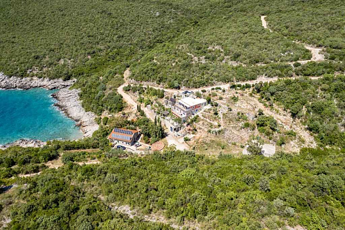 Plot with private beach in Bigovo