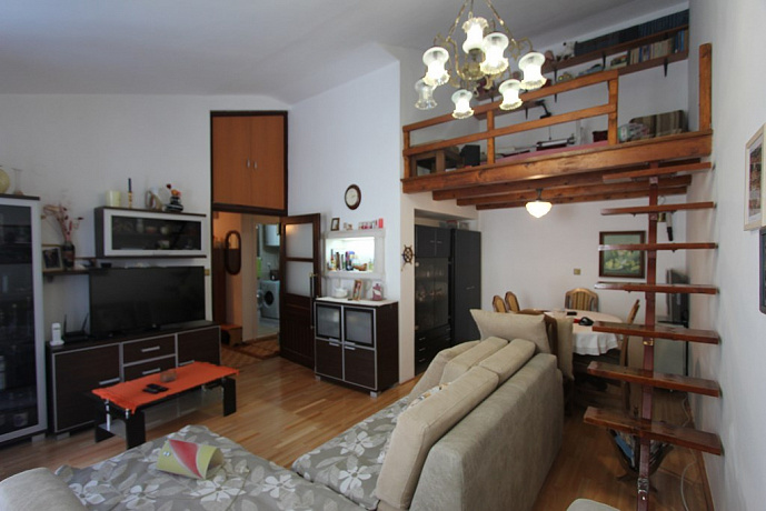 A townhouse wiht mountine view in Budva