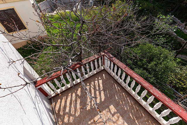 House with a terrace and sea view in Bar — photo 26