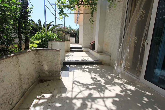 Apartment with a studio inside and a courtyard — photo 11
