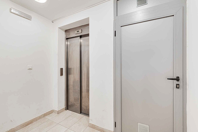 Modern One-Bedroom Apartment with Large Terrace and Garage in Bečići — photo 12