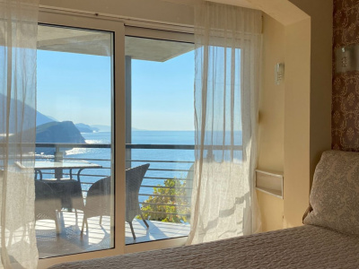 One-bedroom apartment with panoramic sea views in Budva