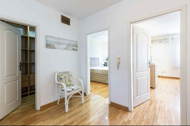 Spacious duplex apartment with sea view in Sveti Stefan — photo 21