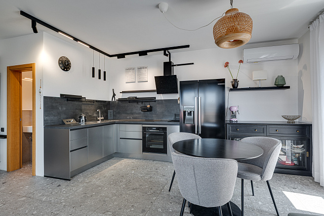 Modern three-bedroom apartment in the centre of Tivat with sea views — photo 12