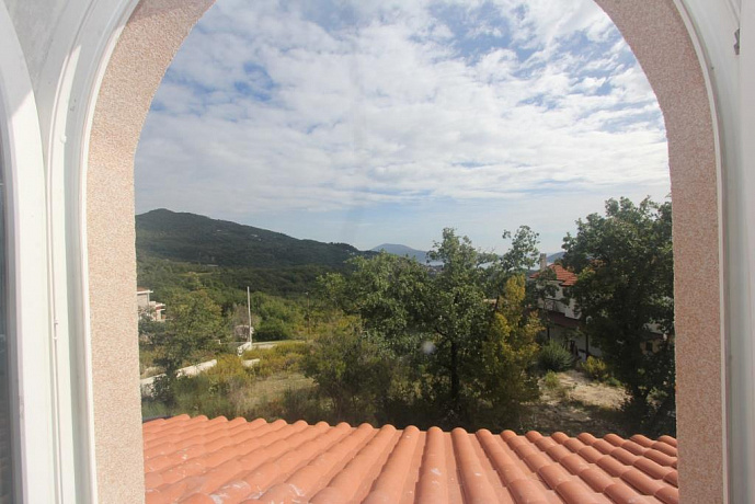 A house with sea and mountine view in Mojdez, Herceg Novi