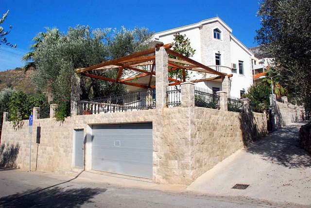 411 Petrovac  House 4r 900m2 — photo 1
