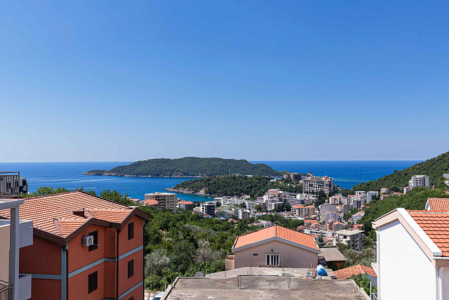 Sea view villa in Becici — photo 38
