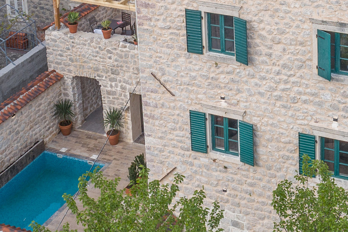 Mini hotel with swimming pool near Kotor