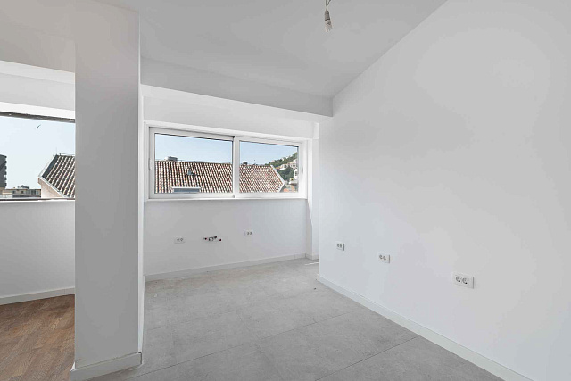 Spacious one bedroom apartment with lots of natural light in Budva city center — photo 8