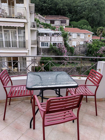 Apartment in Becici with access to an open roof terrace