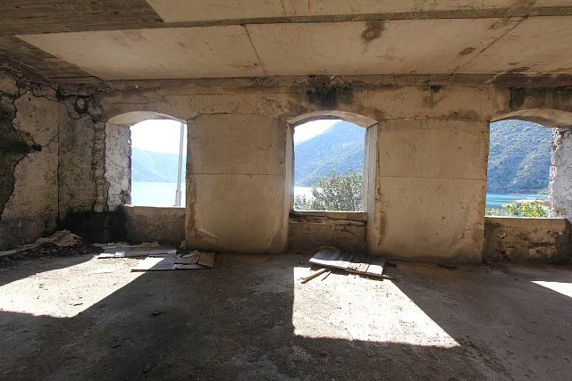 Ruin house in Risan at seafront